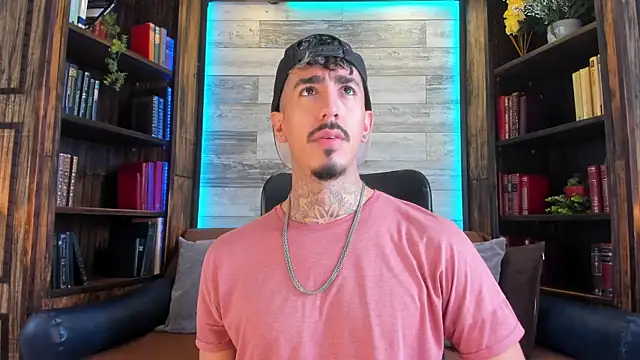 Snapshot of Donovan_Desmond chatting on November 19, 2025, 7:36 pm Donovan Desmond online show from November 19, 2025, 7:36 pm