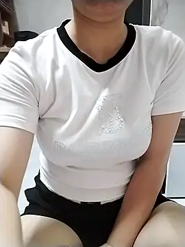 Mie rose online show from October 19, 2025, 1:39 am