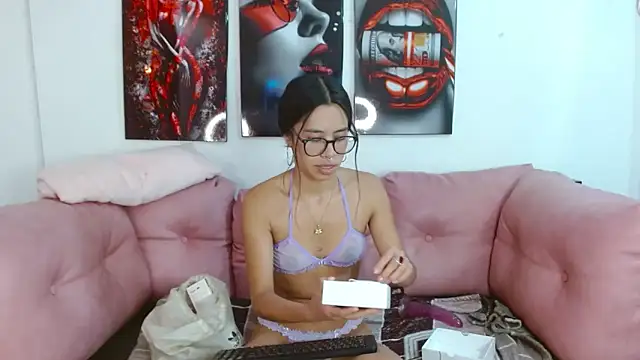 Snapshot of Miahotcs1 chatting on November 7, 2025, 1:55 pm Miahotcs1 online show from November 7, 2025, 1:55 pm