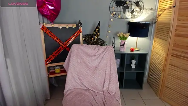 Snapshot of mishapallmer chatting on October 21, 2025, 1:50 am mishapallmer online show from October 21, 2025, 1:50 am