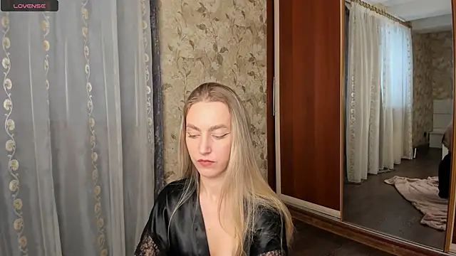 Snapshot of mishapallmer chatting on November 24, 2025, 9:53 am mishapallmer online show from November 24, 2025, 9:53 am