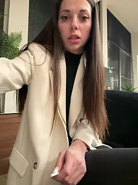 EllyLynn online show from February 2, 2026, 7:45 pm