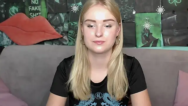 Snapshot of SofySofty chatting on September 12, 2025, 5:02 pm SofySofty online show from September 12, 2025, 5:02 pm