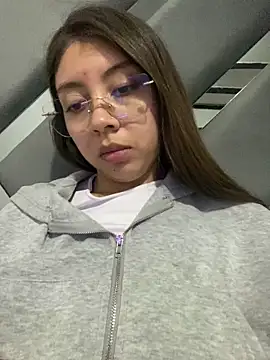 Sara-cooper2 online show from April 29, 2026, 2:48 am