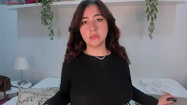 Nicolle Evanss  online show from May 13, 2026, 4:43 am