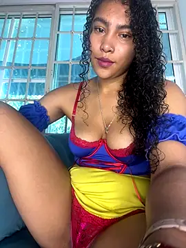 SophieD online show from December 3, 2025, 12:36 pm