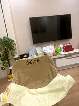 Snapshot of Mier-cn chatting on October 6, 2025, 12:13 pm Mier-cn online show from October 6, 2025, 12:13 pm