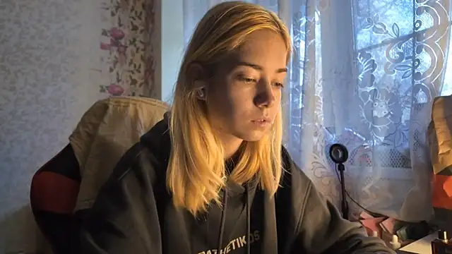 Witching Moon online show from October 17, 2025, 7:11 am