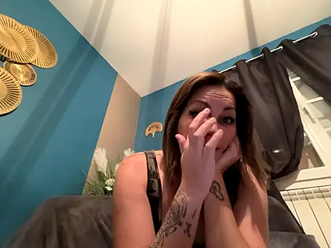 Snapshot of minettedusud chatting on December 5, 2025, 1:09 pm minettedusud online show from December 5, 2025, 1:09 pm