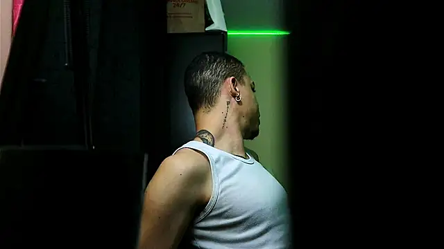 AlphaMasterXxx online show from December 3, 2025, 4:53 am