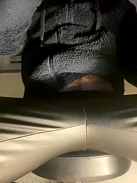 Snapshot of Skeye2 chatting on December 2, 2025, 1:55 am Skeye2 online show from December 2, 2025, 1:55 am