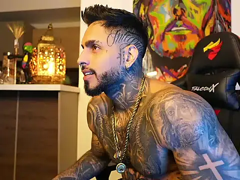 Snapshot of logan_hugh8 chatting on October 7, 2025, 5:26 am logan hugh8 online show from October 7, 2025, 5:26 am