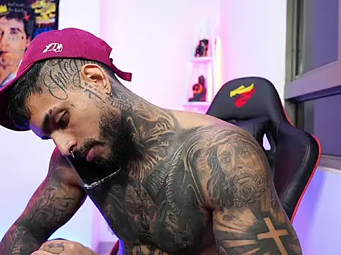 Snapshot of logan_hugh8 chatting on October 25, 2025, 3:36 am logan hugh8 online show from October 25, 2025, 3:36 am