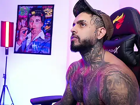 Snapshot of logan_hugh8 chatting on November 5, 2025, 6:35 am logan hugh8 online show from November 5, 2025, 6:35 am