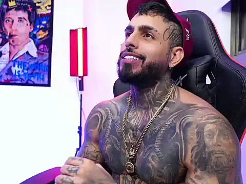 Snapshot of logan_hugh8 chatting on November 6, 2025, 4:13 am logan hugh8 online show from November 6, 2025, 4:13 am