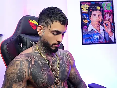 Snapshot of logan_hugh8 chatting on November 24, 2025, 3:17 am logan hugh8 online show from November 24, 2025, 3:17 am