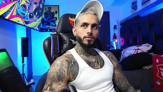 logan hugh8 online show from February 6, 2026, 2:49 am