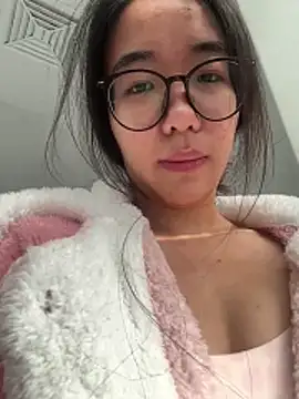 Snapshot of luluya1314 chatting on December 1, 2025, 3:22 am luluya1314 online show from December 1, 2025, 3:22 am