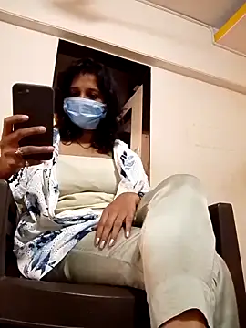 Snapshot of Love_Foreverr12 chatting on October 6, 2025, 10:23 am Love Foreverr12 online show from October 6, 2025, 10:23 am