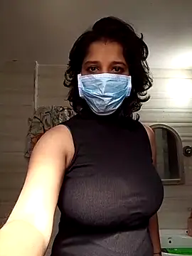 Snapshot of Love_Foreverr12 chatting on November 18, 2025, 7:13 am Love Foreverr12 online show from November 18, 2025, 7:13 am