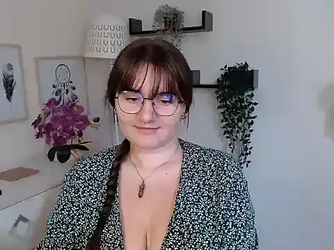 Snapshot of Julie_Diamond chatting on September 19, 2025, 12:39 pm Julie Diamond online show from September 19, 2025, 12:39 pm