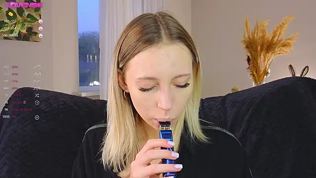 NyxaThorn online show from October 16, 2025, 2:40 pm