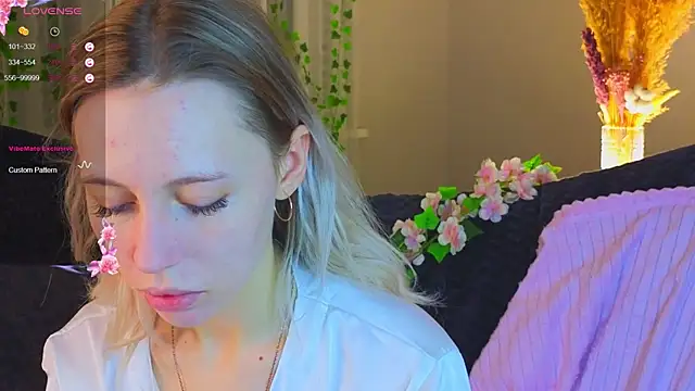 NyxaThorn online show from December 5, 2025, 2:36 pm