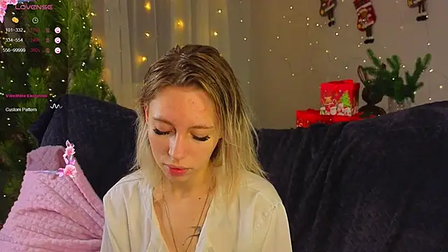 NyxaThorn online show from December 21, 2025, 2:35 pm