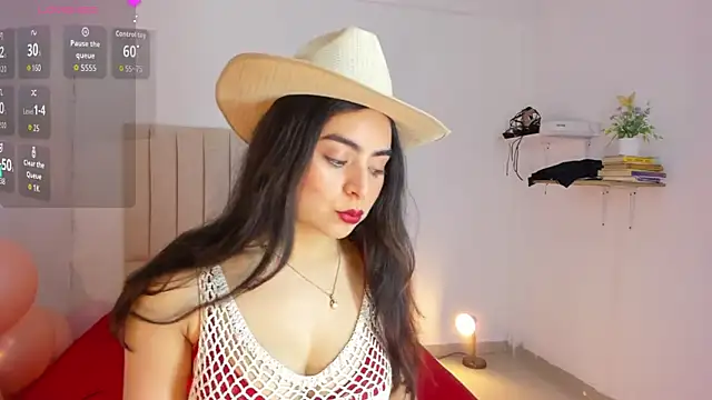 Snapshot of sashaa_petit chatting on October 17, 2025, 11:57 am sashaa petit online show from October 17, 2025, 11:57 am