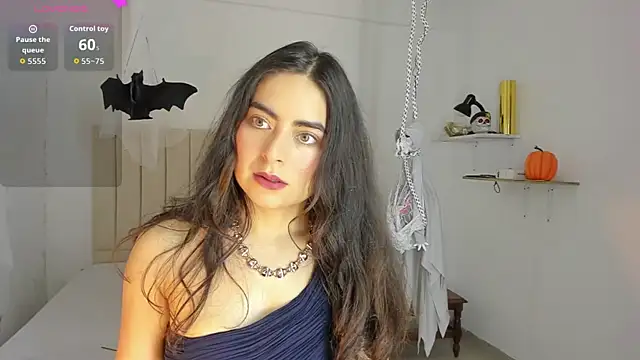 Snapshot of sashaa_petit chatting on October 30, 2025, 11:33 am sashaa petit online show from October 30, 2025, 11:33 am