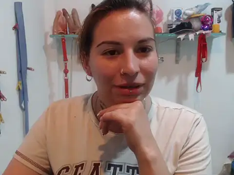 Snapshot of cloequeen15 chatting on September 8, 2025, 6:51 pm cloequeen15 online show from September 8, 2025, 6:51 pm