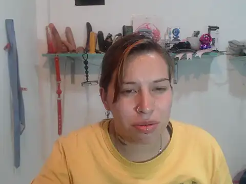 Snapshot of cloequeen15 chatting on September 22, 2025, 5:59 pm cloequeen15 online show from September 22, 2025, 5:59 pm