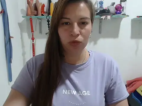 Snapshot of cloequeen15 chatting on September 25, 2025, 6:33 pm cloequeen15 online show from September 25, 2025, 6:33 pm