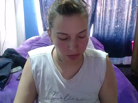 Snapshot of cloequeen15 chatting on September 30, 2025, 9:53 pm cloequeen15 online show from September 30, 2025, 9:53 pm