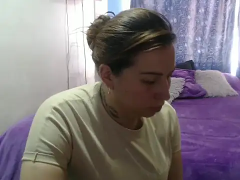 Snapshot of cloequeen15 chatting on October 7, 2025, 4:48 pm cloequeen15 online show from October 7, 2025, 4:48 pm