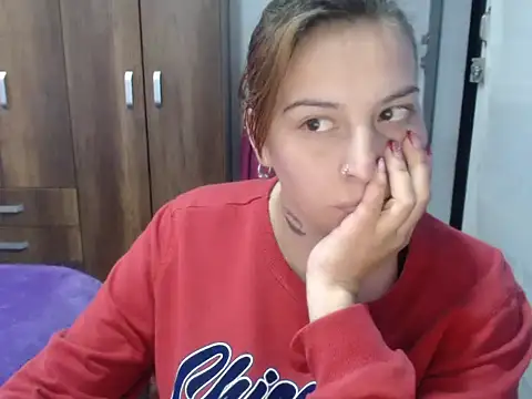 Snapshot of cloequeen15 chatting on October 9, 2025, 6:50 pm cloequeen15 online show from October 9, 2025, 6:50 pm