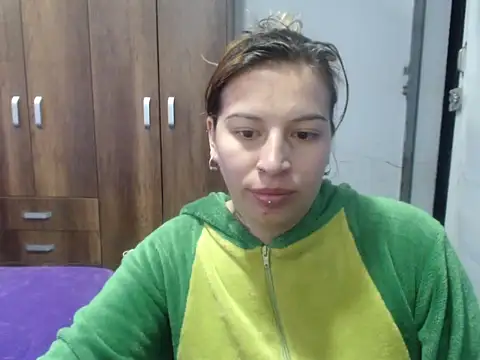 Snapshot of cloequeen15 chatting on October 14, 2025, 3:13 pm cloequeen15 online show from October 14, 2025, 3:13 pm