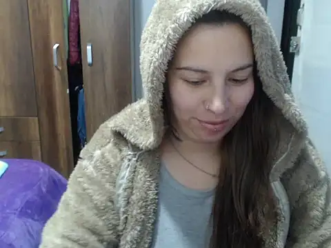 Snapshot of cloequeen15 chatting on October 23, 2025, 8:07 pm cloequeen15 online show from October 23, 2025, 8:07 pm