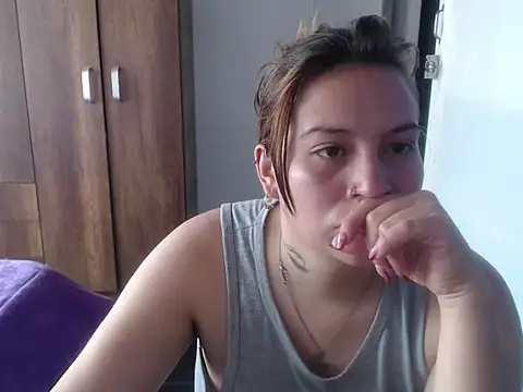 Snapshot of cloequeen15 chatting on October 24, 2025, 3:41 pm cloequeen15 online show from October 24, 2025, 3:41 pm