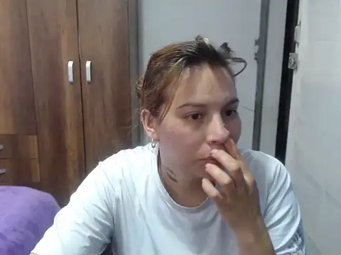 Snapshot of cloequeen15 chatting on October 31, 2025, 4:52 pm cloequeen15 online show from October 31, 2025, 4:52 pm