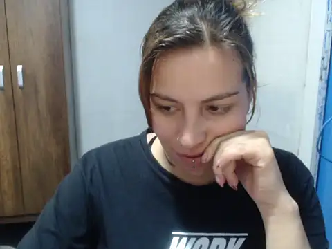 Snapshot of cloequeen15 chatting on November 12, 2025, 6:41 pm cloequeen15 online show from November 12, 2025, 6:41 pm