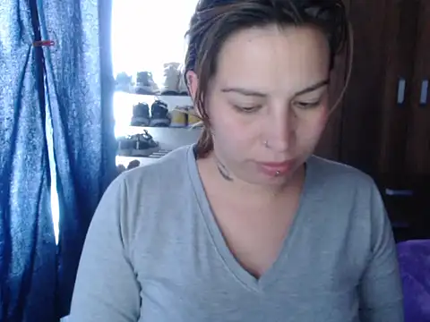 Snapshot of cloequeen15 chatting on November 26, 2025, 8:21 pm cloequeen15 online show from November 26, 2025, 8:21 pm