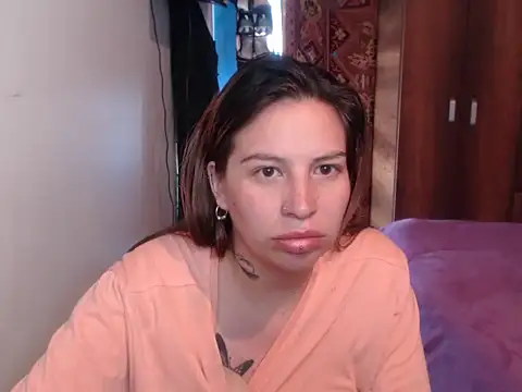 Snapshot of cloequeen15 chatting on February 25, 2026, 12:59 pm cloequeen15 online show from February 25, 2026, 12:59 pm