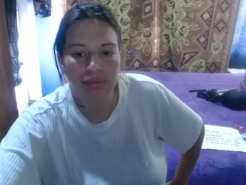 Snapshot of cloequeen15 chatting on May 11, 2026, 3:29 pm cloequeen15 online show from May 11, 2026, 3:29 pm