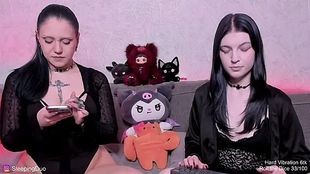 Snapshot of Threesomebabes chatting on May 13, 2026, 4:15 pm Threesomebabes online show from May 13, 2026, 4:15 pm