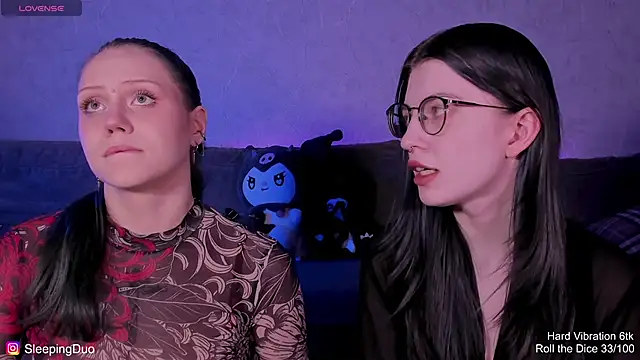 Snapshot of Threesomebabes chatting on May 31, 2026, 5:53 pm Threesomebabes online show from May 31, 2026, 5:53 pm