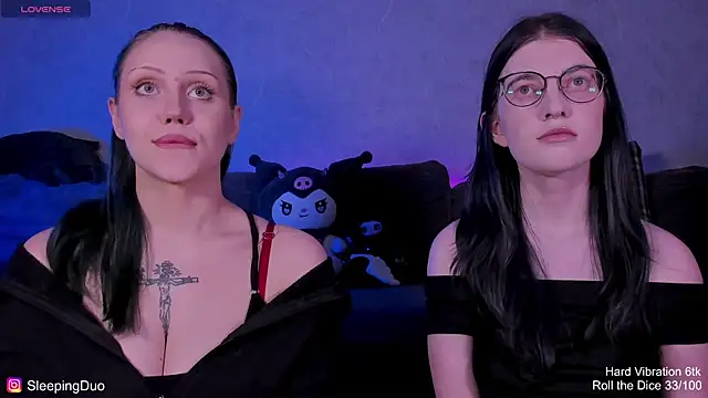 Snapshot of Threesomebabes chatting on June 5, 2026, 5:07 pm Threesomebabes online show from June 5, 2026, 5:07 pm