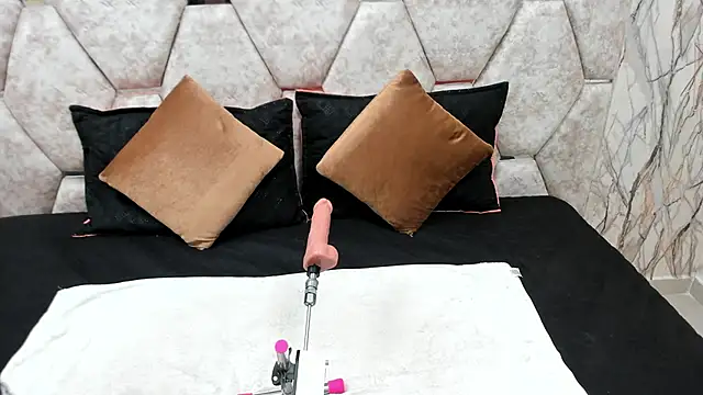 EXOTIC EBONY  online show from October 7, 2025, 12:46 pm