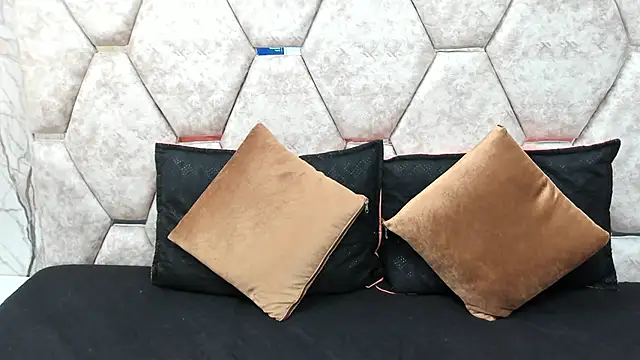 EXOTIC EBONY  online show from October 11, 2025, 7:12 pm