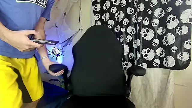 Snapshot of 2006_tgn chatting on October 20, 2025, 11:43 am 2006 tgn online show from October 20, 2025, 11:43 am